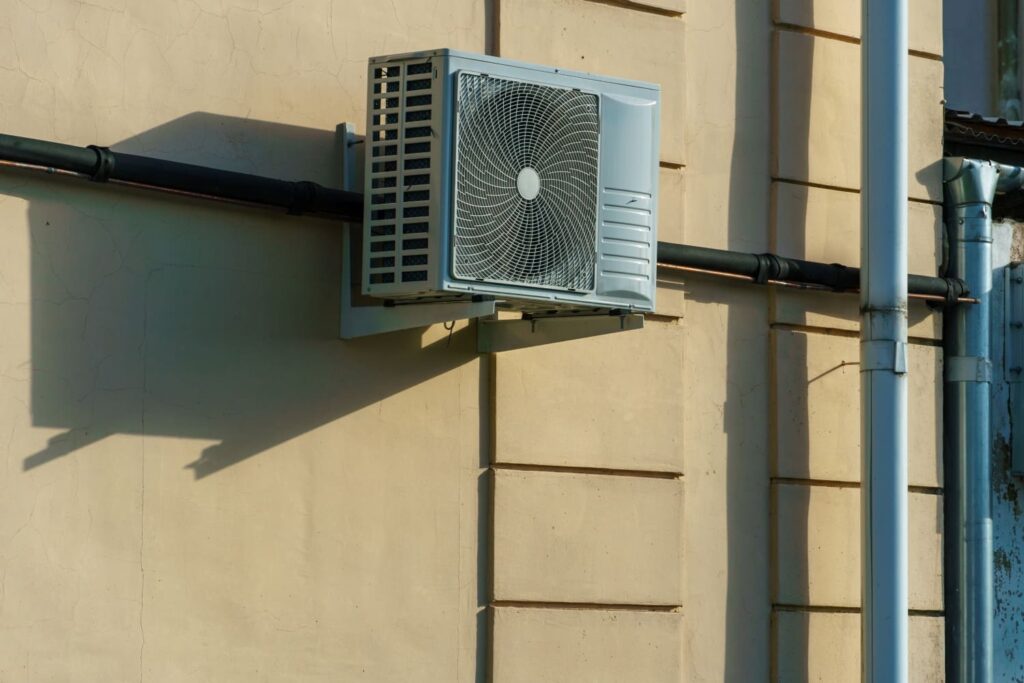 Klimaanlage nachrüsten im Altbau – geht das überhaupt? Klimaanlage nachrüsten im Altbau – geht das überhaupt?